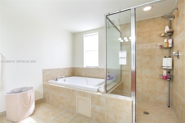 Foto del edificio - 888 Douglas Rd