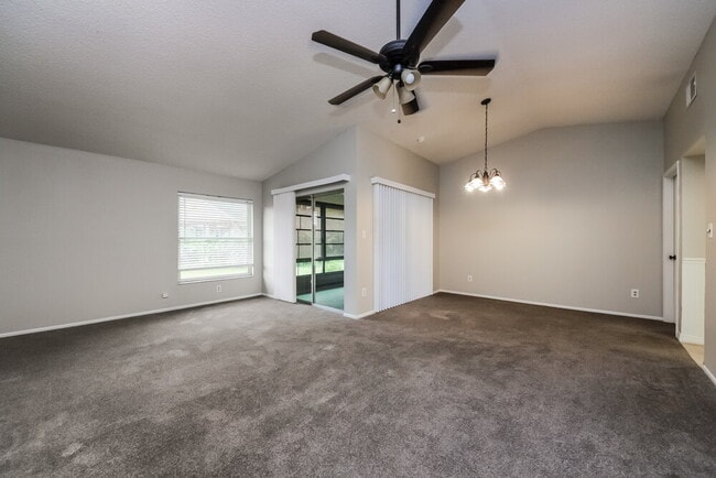 Building Photo - 10602 Lazy Lake Dr