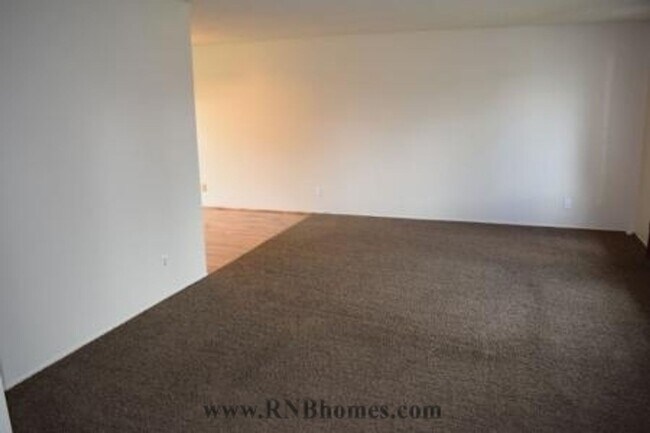 Foto del edificio - 8250 Canyon Oak Dr