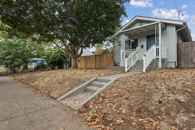 Building Photo - 927N