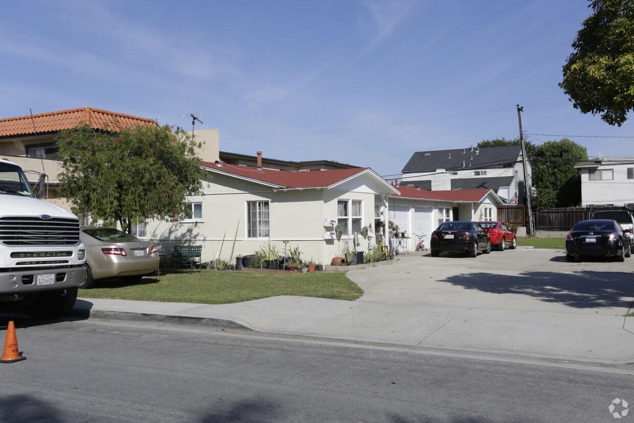 Foto del edificio - 7921-7931 Glencoe Ave