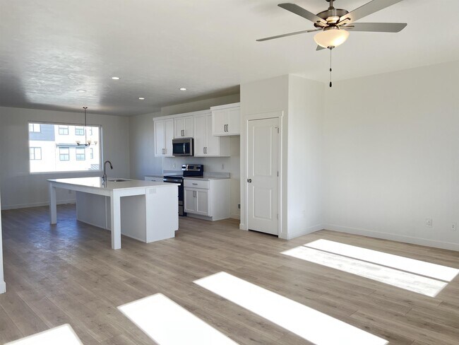 Building Photo - 513 S 900 W