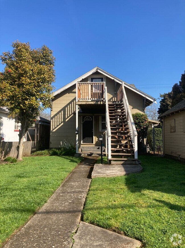 Building Photo - 812 NE Killingsworth Ct