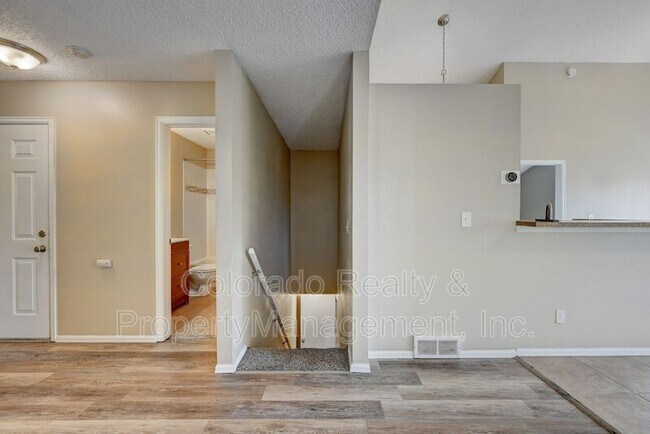 Building Photo - 615 Upton Dr