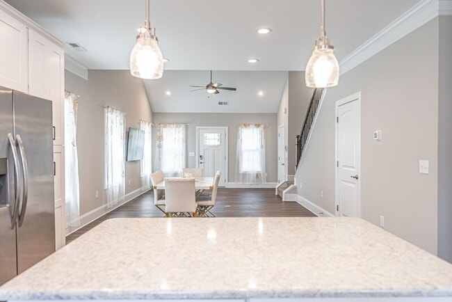 Building Photo - 315 Mashie Ct