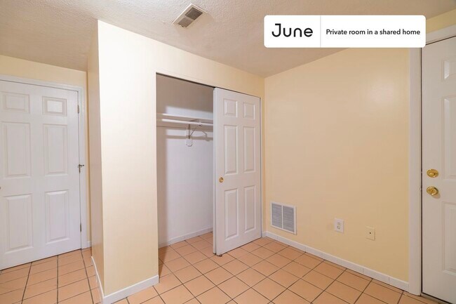 Foto del edificio - Room in Shared 3 bed/2 bath home in East Boston