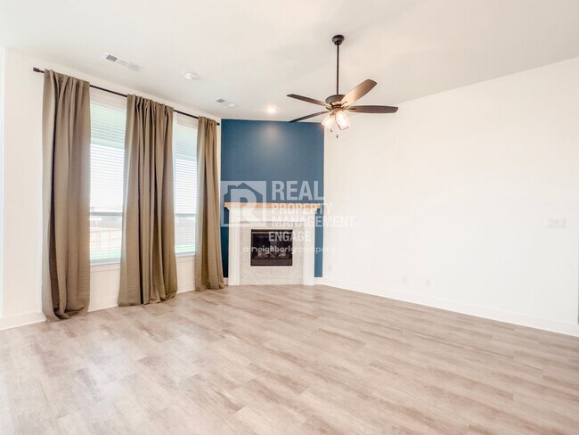 Foto del edificio - Stunning 4-Bedroom Home Available for Rent...