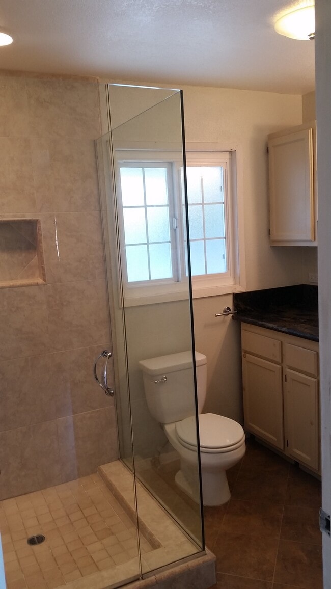 Bathroom level 1 - 1810 Marshallfield Ln