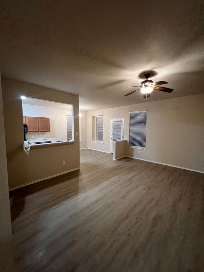 Building Photo - 200 Picadilly Dr