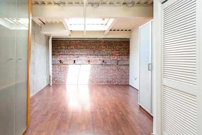 Building Photo - 650 DELANCEY St