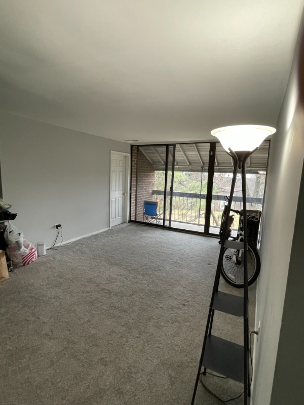 Foto del edificio - 8703 Hayshed Ln