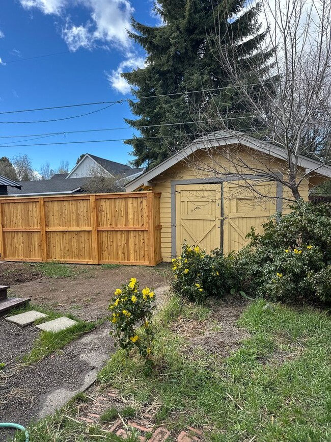 Foto del edificio - Charming 2 Bed / 2 Bath Home in Prime Westside Bend Location