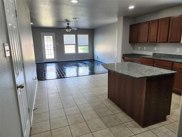 Building Photo - 700 Swan Dr