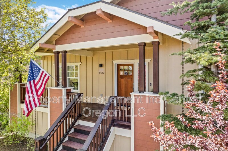 Primary Photo - 3532 SW Salmon Ave