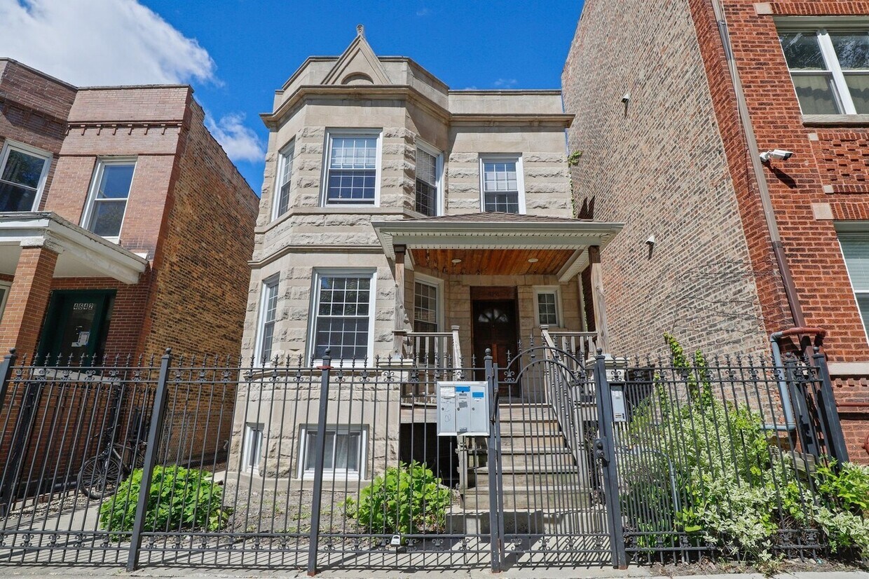 Primary Photo - 4646 N Saint Louis Ave