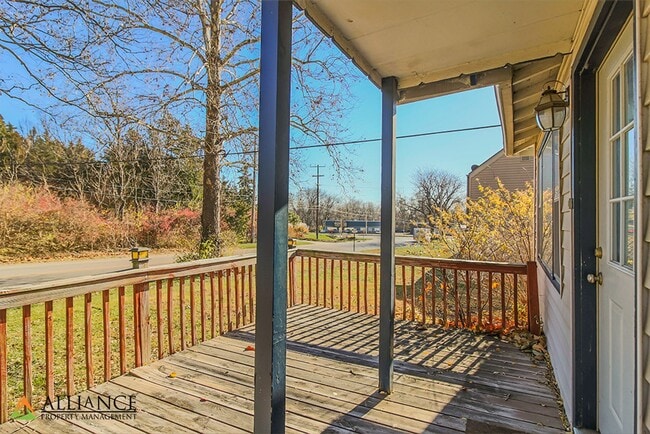 Building Photo - Cozy Home with Easy Access to Ft. Riley Blvd!