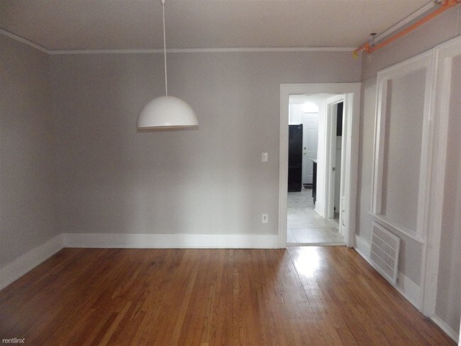 Foto del edificio - 256 W 9 Mile Rd