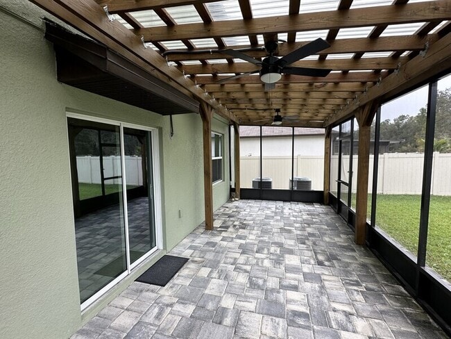 Foto del edificio - 1742 Red Loop