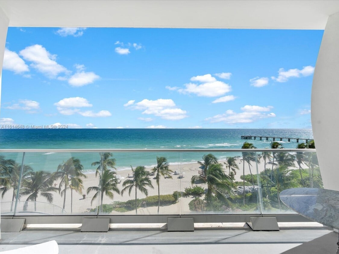 Primary Photo - 16901 Collins Ave