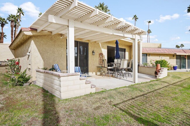Building Photo - Charming Cathedral City Condo with Territorial Views