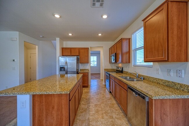 Foto del edificio - 5 bedroom home