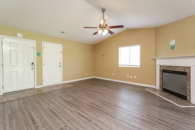Foto del edificio - 2650 Stratford Lake Rd