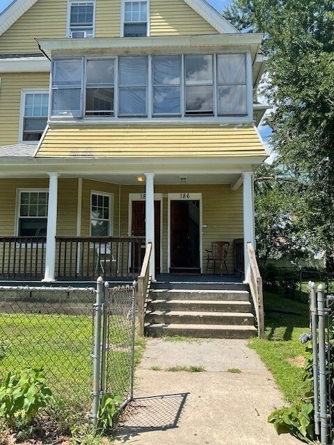 Primary Photo - 186-188 Westford Ave