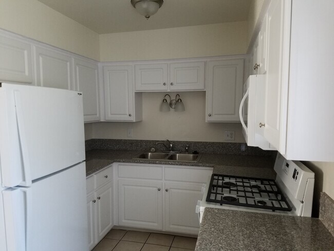 Foto del edificio - 8930 Edgemoor Dr