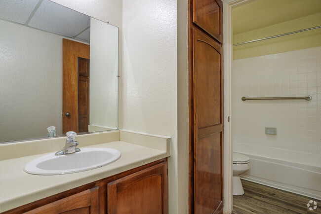 1BR, 1BA - 835SF - Palm Terrace Apartments