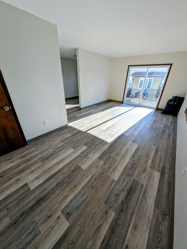 Building Photo - 624 Bailey Dr