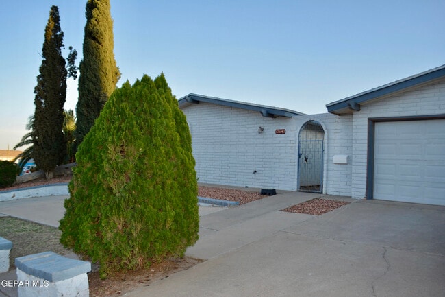 Building Photo - 10640 Vista Alegre Dr