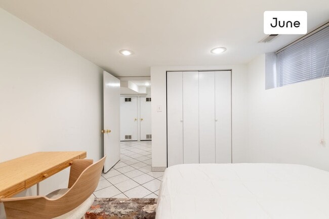 Building Photo - ROOM ONLY in 4-bed/2.0-bath Home