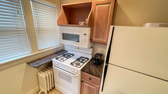 apto 4 - 585 W Ferry St