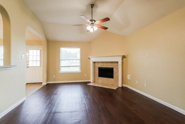 Foto del edificio - 5203 Lost Cove Ln