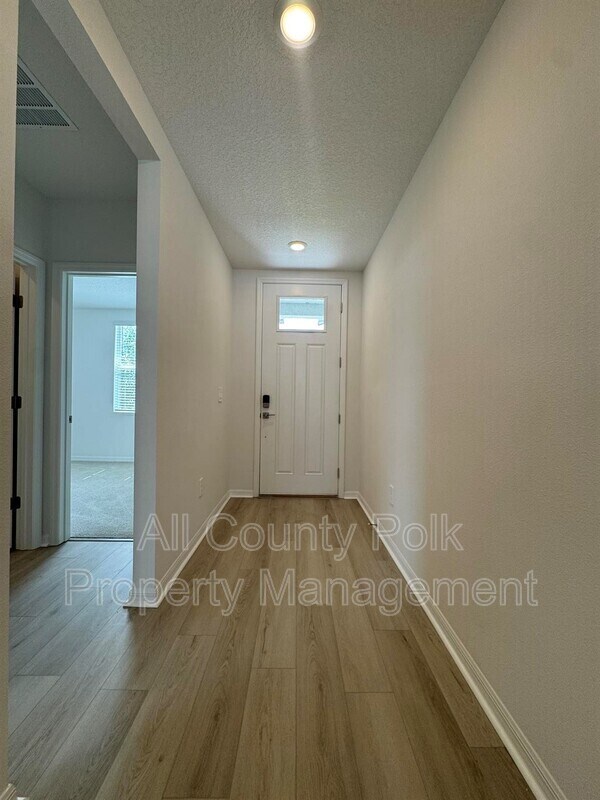 Foto del edificio - 2061 Rosewood Dr