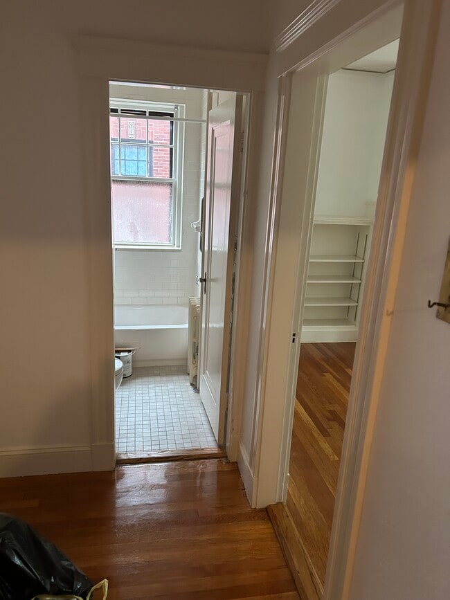 Building Photo - 36 Linnaean St