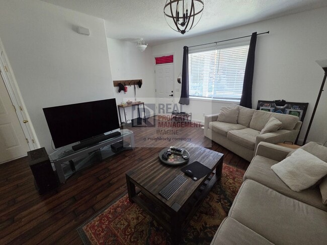 Foto del edificio - Check out this beautiful 3 bedroom, 2.5 bath home!