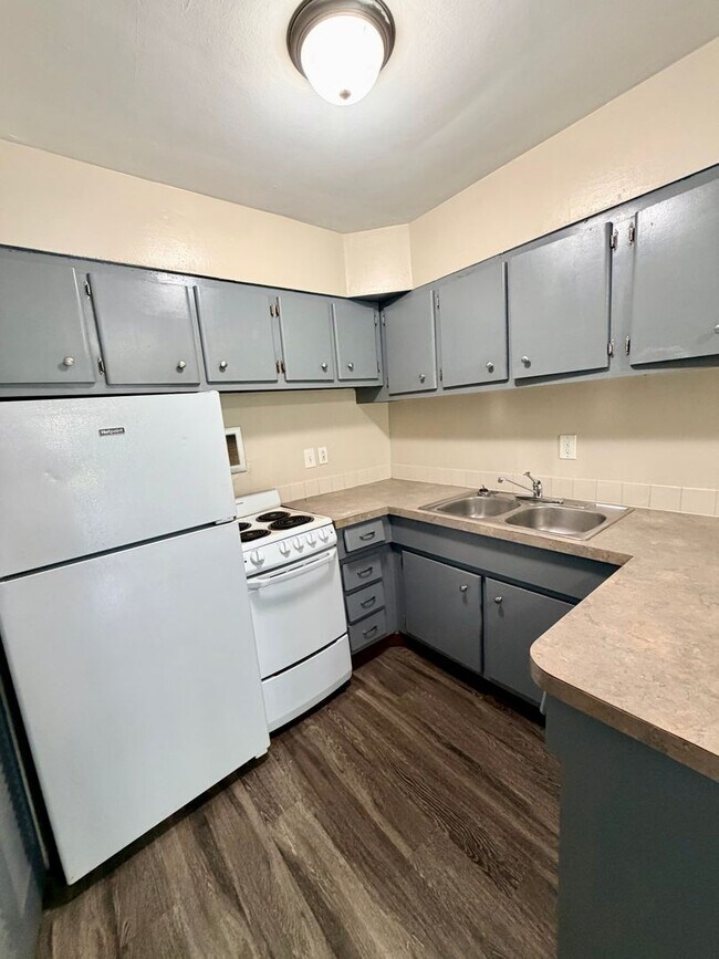 Building Photo - 1568 Alexandria Dr