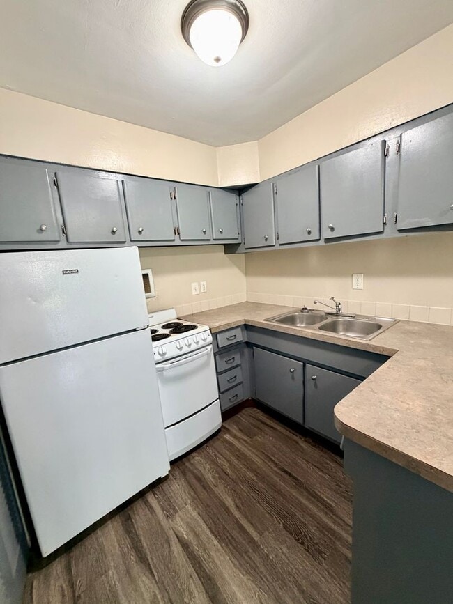 Building Photo - 1568 Alexandria Dr
