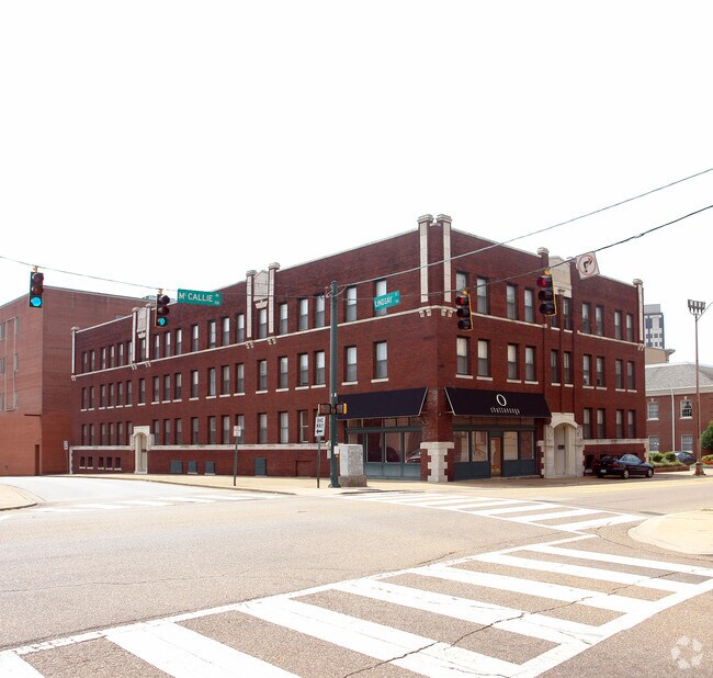 Building Photo - AlbeMarle