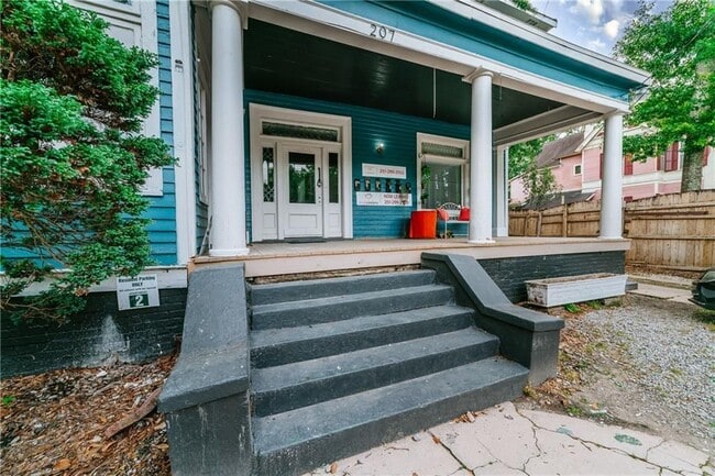 Building Photo - 207 Michigan Ave