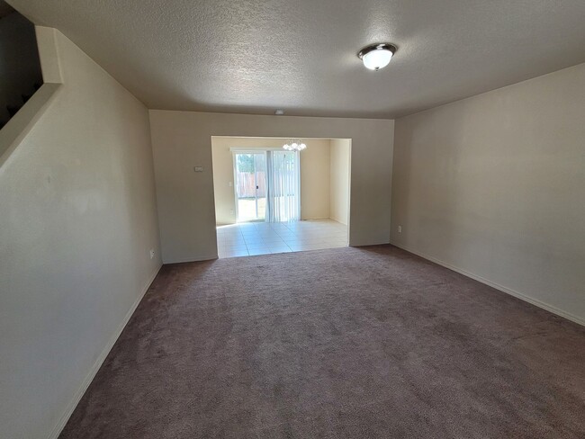 Building Photo - 511 Sandalwood Pl