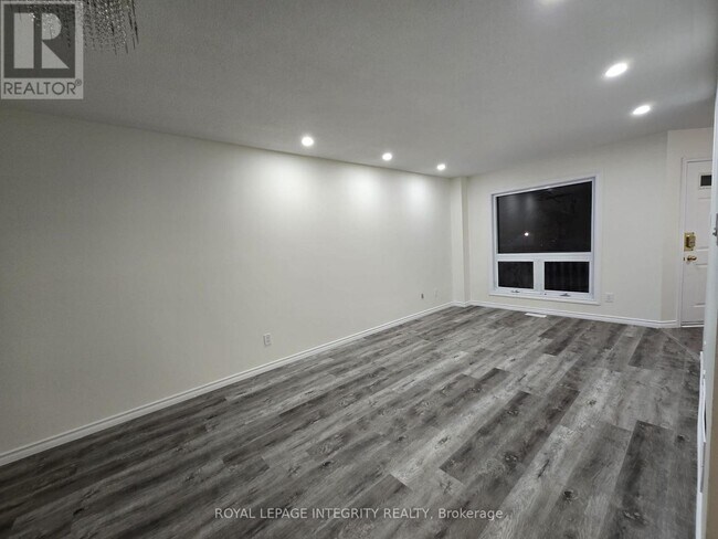 Building Photo - 53 Sarrazin Way