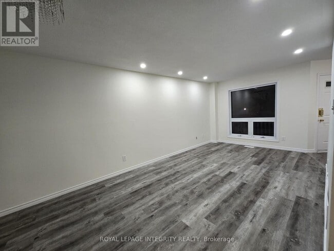 Photo du bâtiment - 53 Sarrazin Way