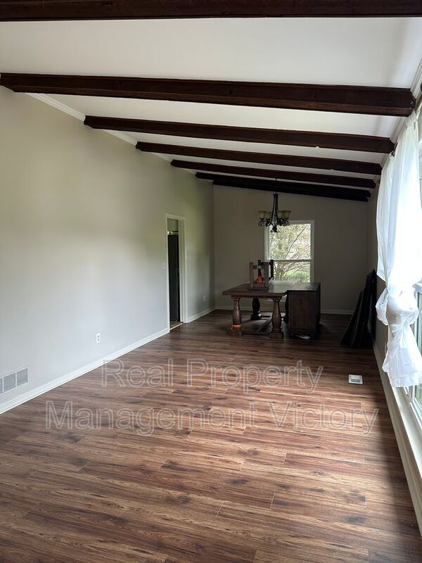 Foto del edificio - 3454 Heather Ln