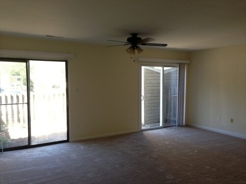 Building Photo - 290 Hilltop Ln