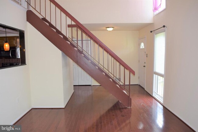 Building Photo - 39 Carolina Ct