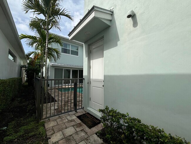 Foto del edificio - 5053 Grandiflora Rd