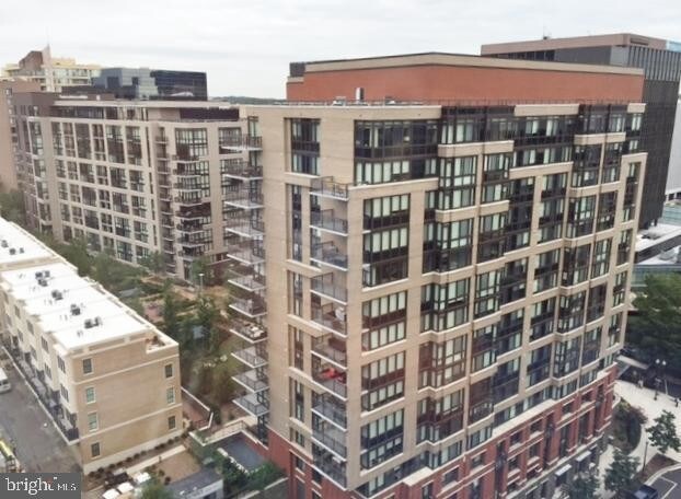 Building Photo - 1600 N Oak St