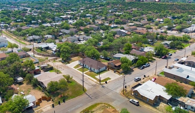 Building Photo - 1308 Church St